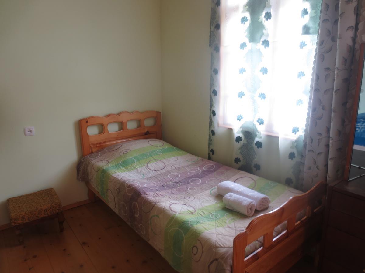 Irma Beso & Aleko Khergianis Guesthouse Mestia Kültér fotó