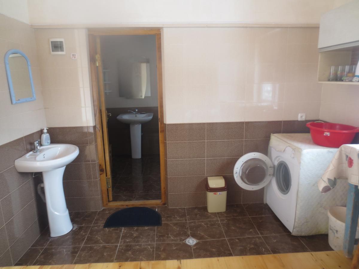 Irma Beso & Aleko Khergianis Guesthouse Mestia Kültér fotó
